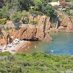 Le Cesaree Location De Parking Piscine Terrasse Wifi 公寓