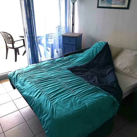 Le Cesaree Location De Parking Piscine Terrasse Wifi Fréjus