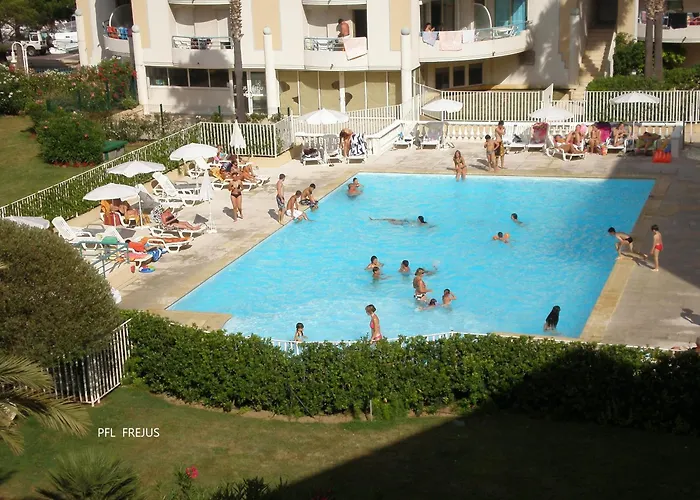 Le Cesaree Location De Parking Piscine Terrasse Wifi